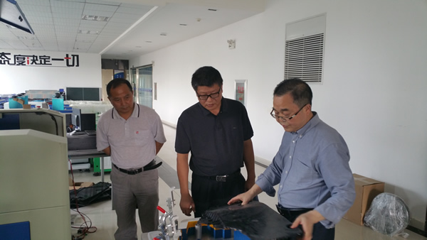 省侨联主席谭作刚调研J9九游会光电